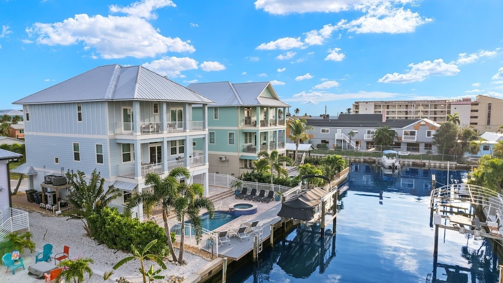 143 Catch And Relax: 5br Home W/ Pool & Spa! 5 Bedroom Home