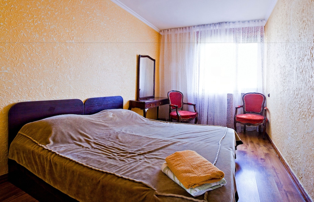 Lessor Apartments