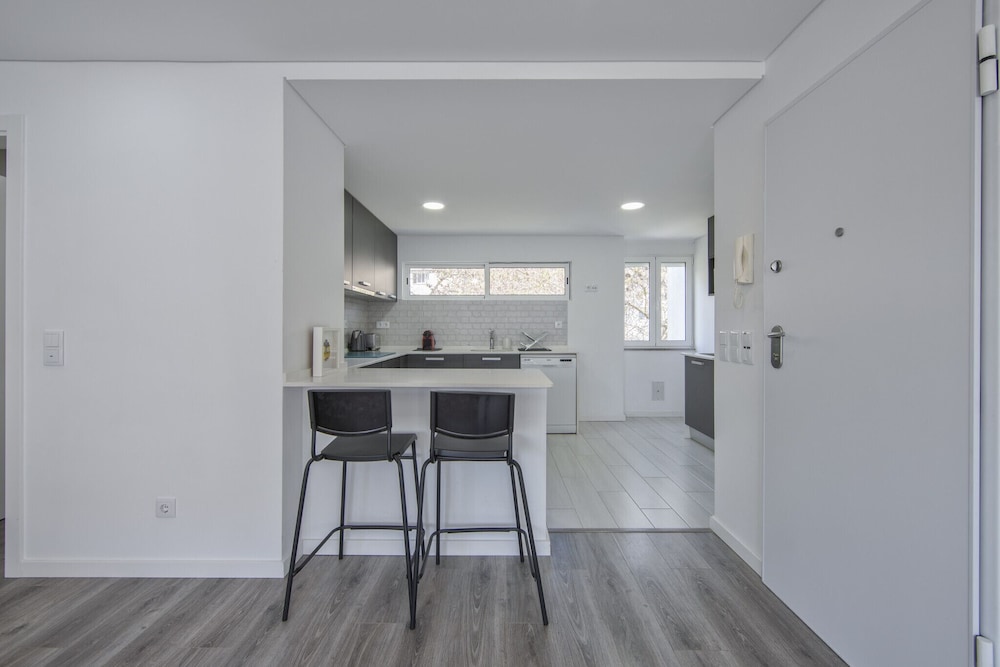 Olivais Modern by Homing