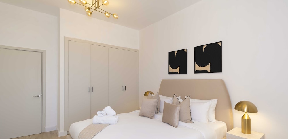 LUX The Dubai Eye Sea View Suite