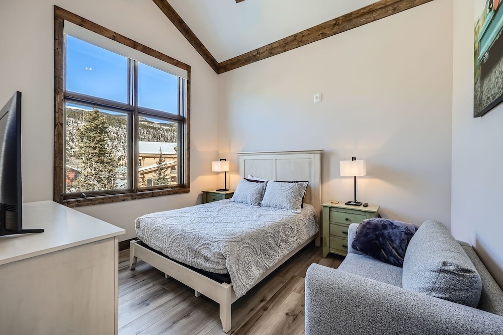 1890 The Seasons 3 Bedroom Townhouse