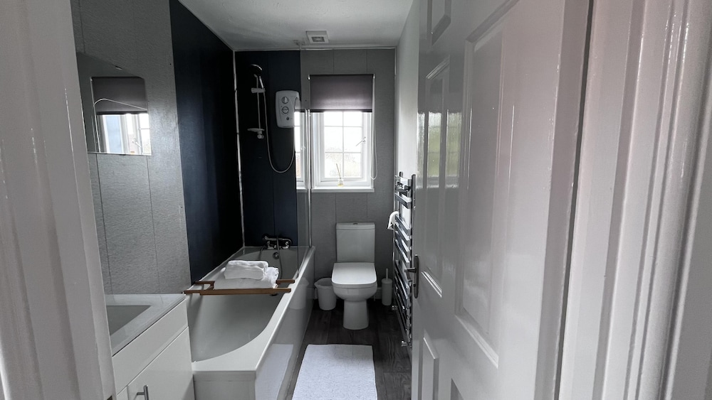 Stockton-on-tees - 2 Beds - Pet Friendly - Parking