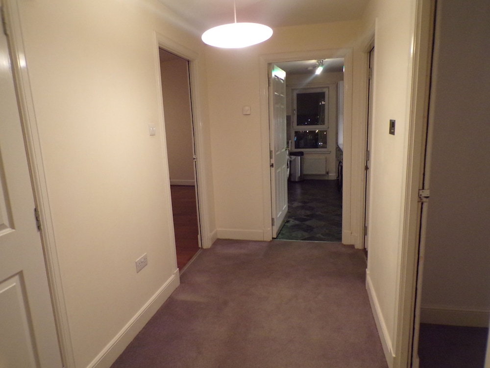 3 Bedroom Penthouse - City Centre Suites
