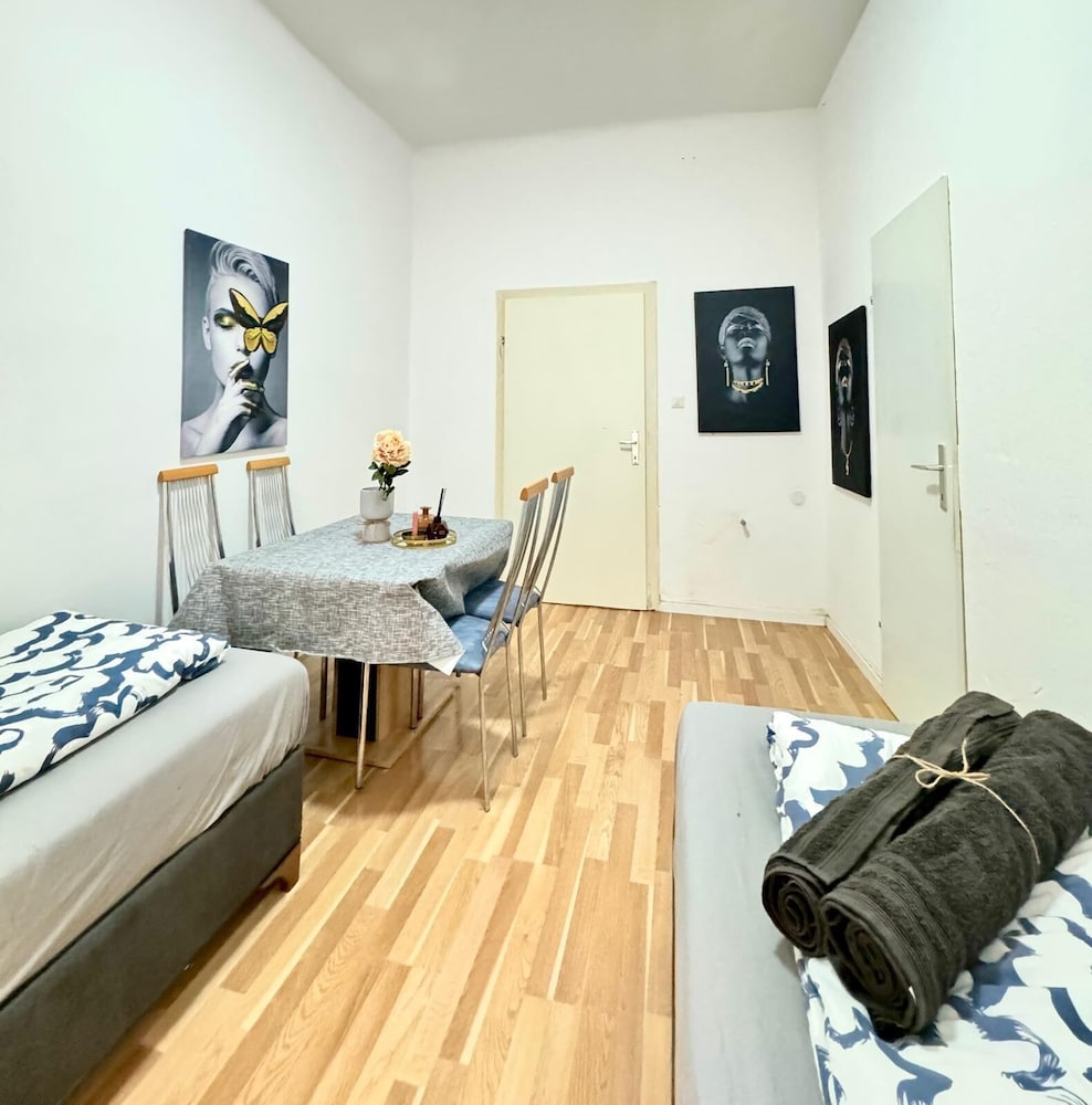 Comfortable 2BR Retreat Near Stadthalle