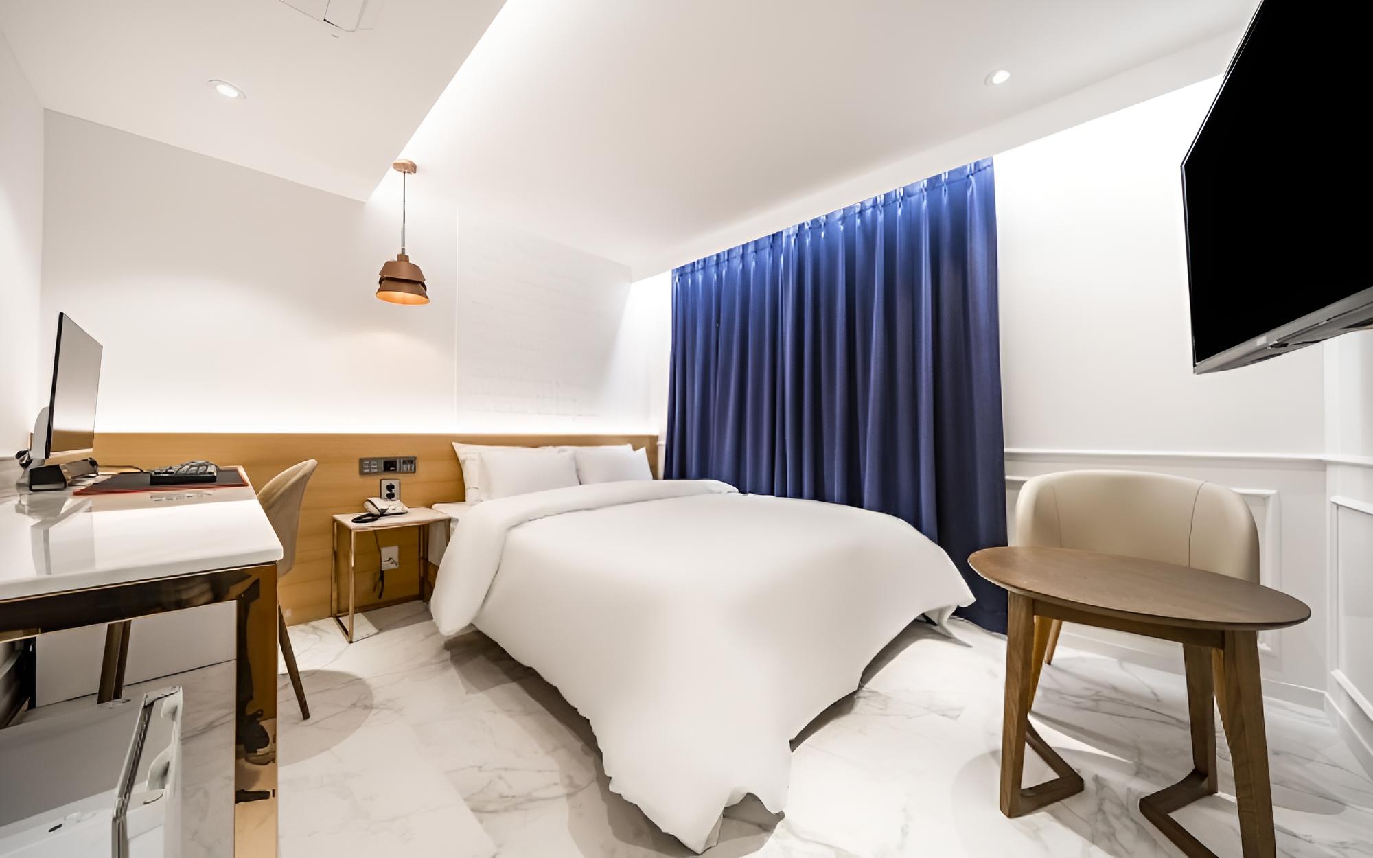 Jongno Hotel Laboum view 3
