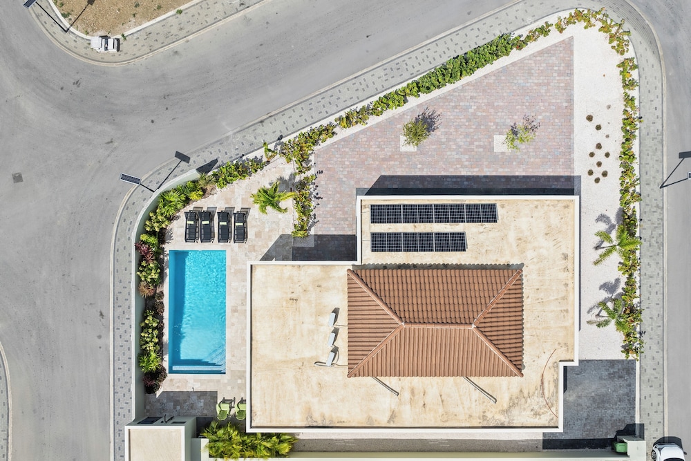 Villa Amber with pool at mambo beach