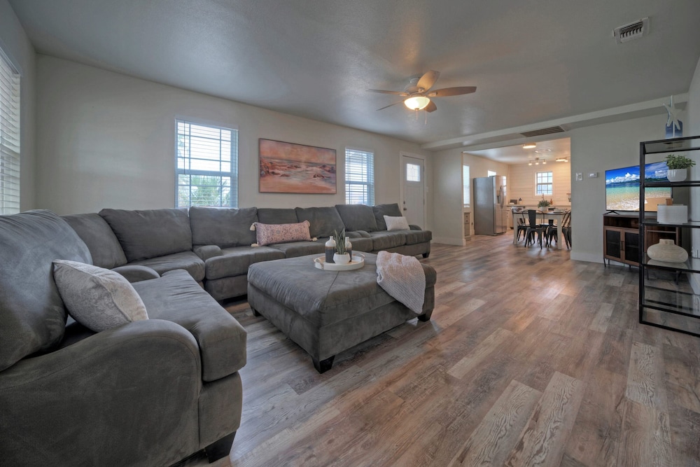 2-unit Home in Golf Cart Zone w Patio Balcony Salty Sunshine Multi-family Retreat