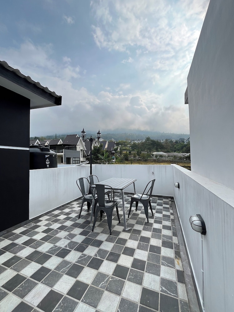 Arrayyan Executive Village Complex Batu