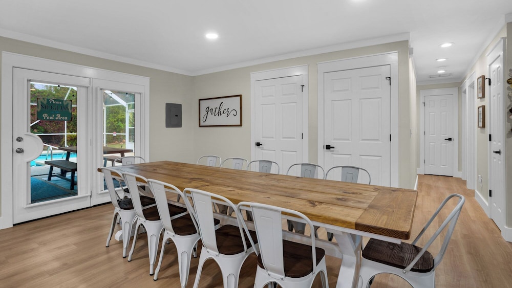 Spacious Retreat w/ Private Pool, Spa, Fireplace + Attraction Tickets!