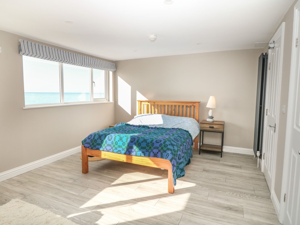 11 Marine Terrace view 4