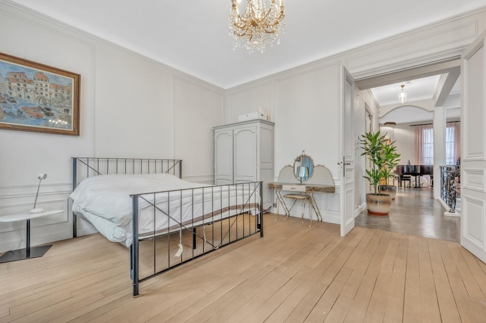Luxury 5BR House Close to the Arc de Triomphe