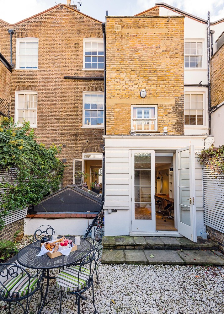 The Notting Hill Townhouse - by Out of Office Lifestyle