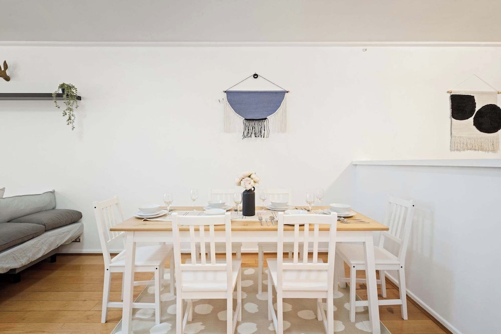 A Stylish Studio for 6, Next to Darling Harbour