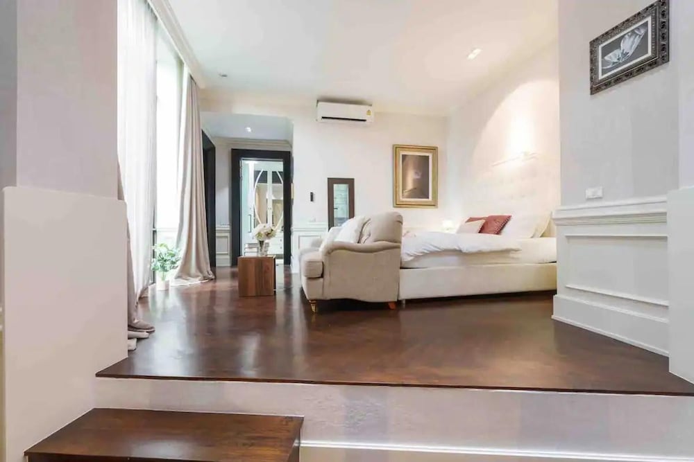 Luxury Pool Villa With Jacuzzi & Lift by Thonglor