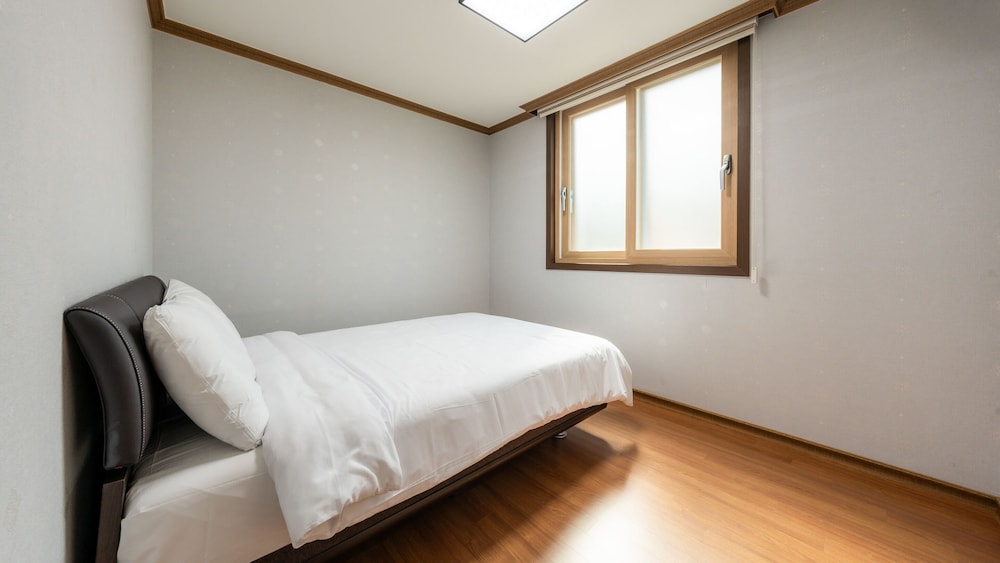 Jigeum Yeosu Ocean View Pension