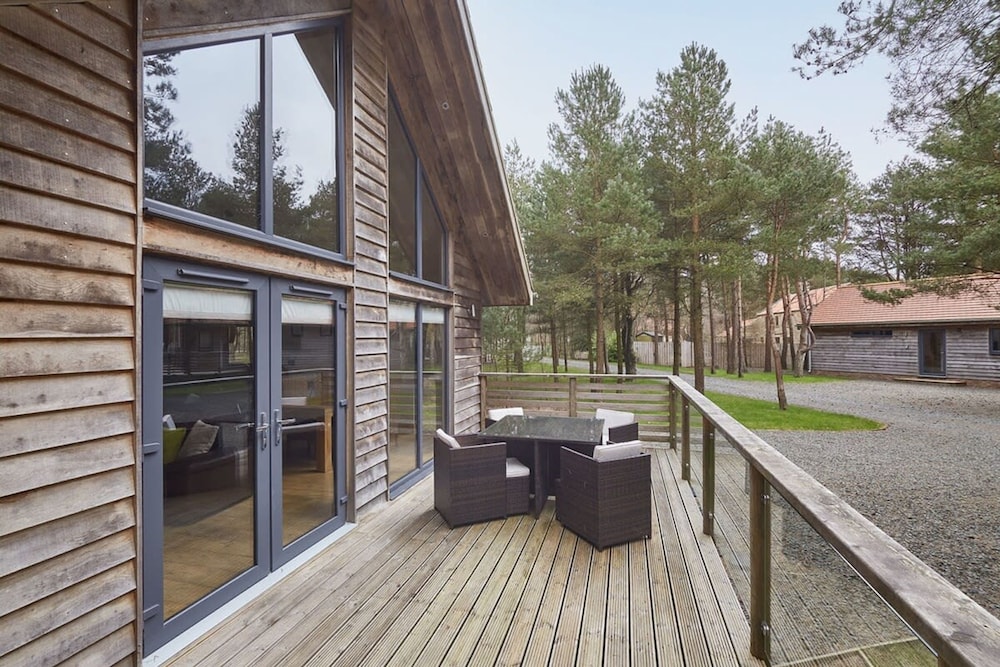Host Stay Simon Howe Lodge