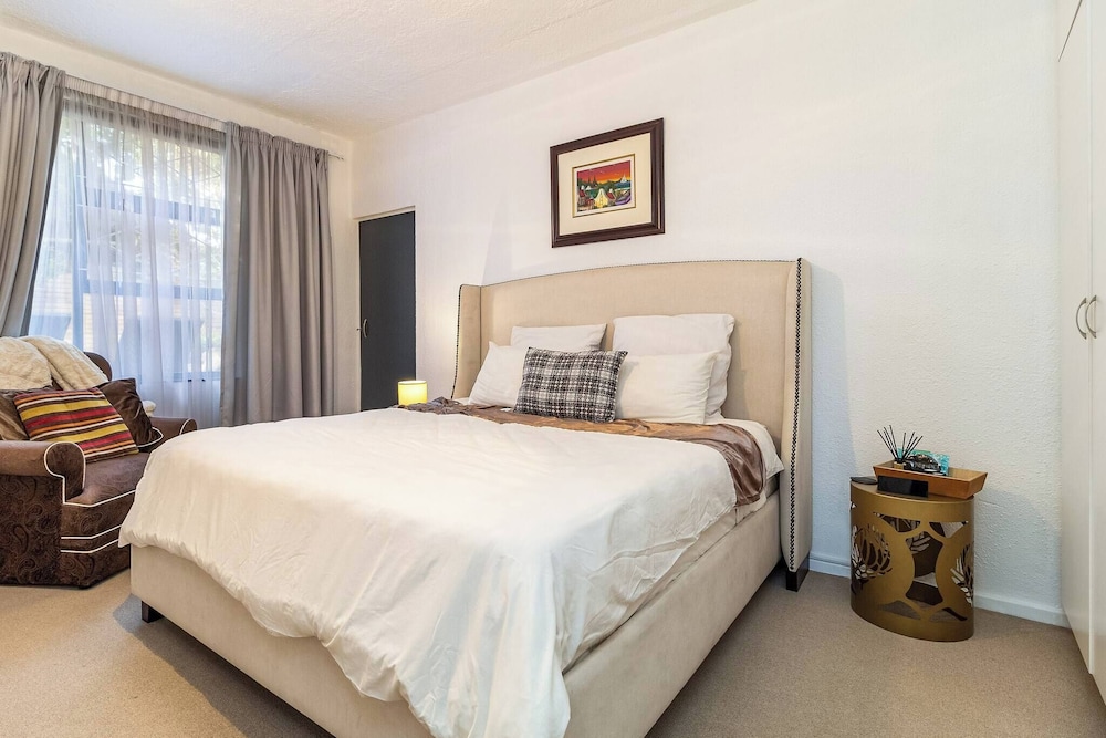 Charming Garden Cottage, Campsbay, Cape Town