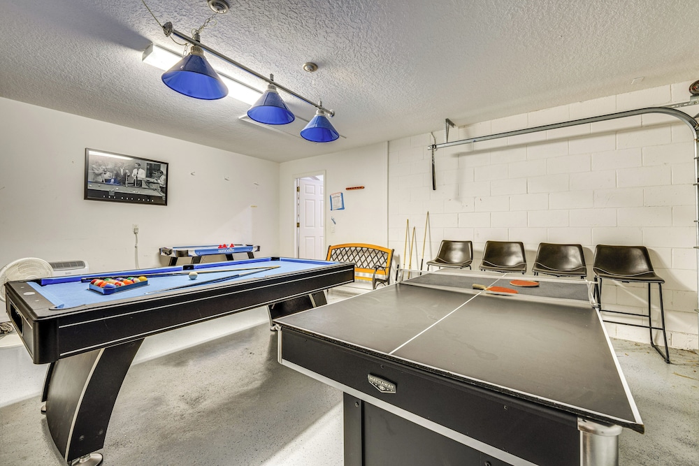 10 Mi to Disney: Family Retreat w/ Game Room!