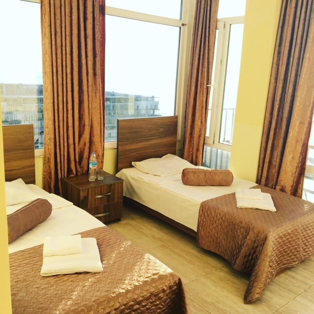 Hotel Guesthouse Lola