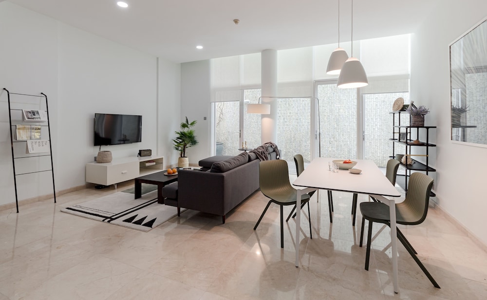Blue Arch Suites - The Notre Dame Saigon