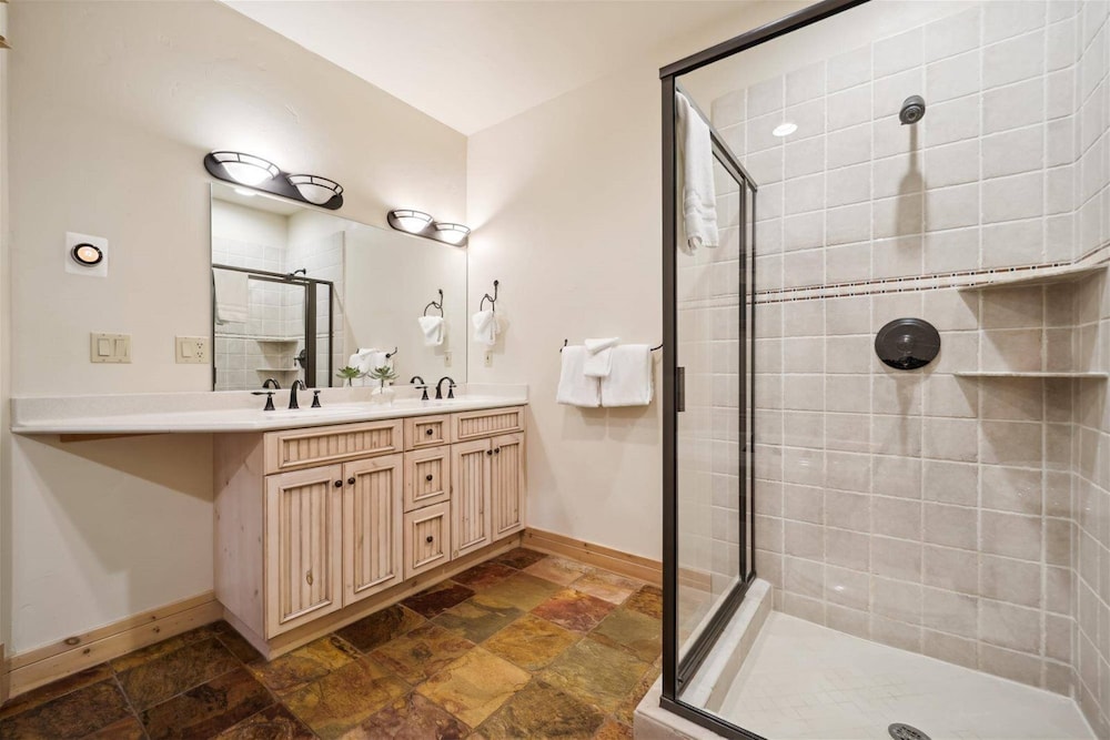 Spacious, Pet-friendly 4 Bedroom Vacation Rental in Breckenridge