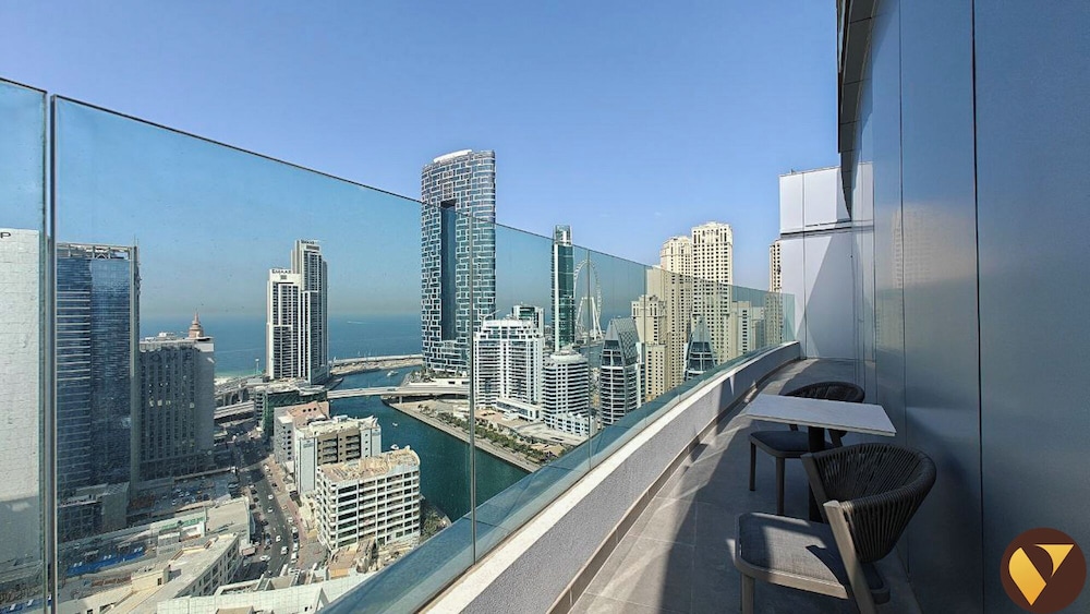 Vogue Condor Star Dubai Marina Pool