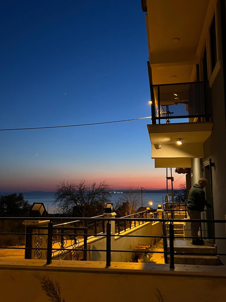 Beşer Turizm - Avşa Adası Çınar Koyu