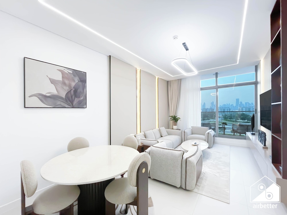 Luxury 1BR w/ Balcony & Burj Khalifa View