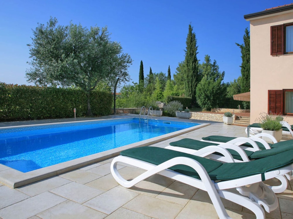 Villa Rosy Comfortable Holiday Residence