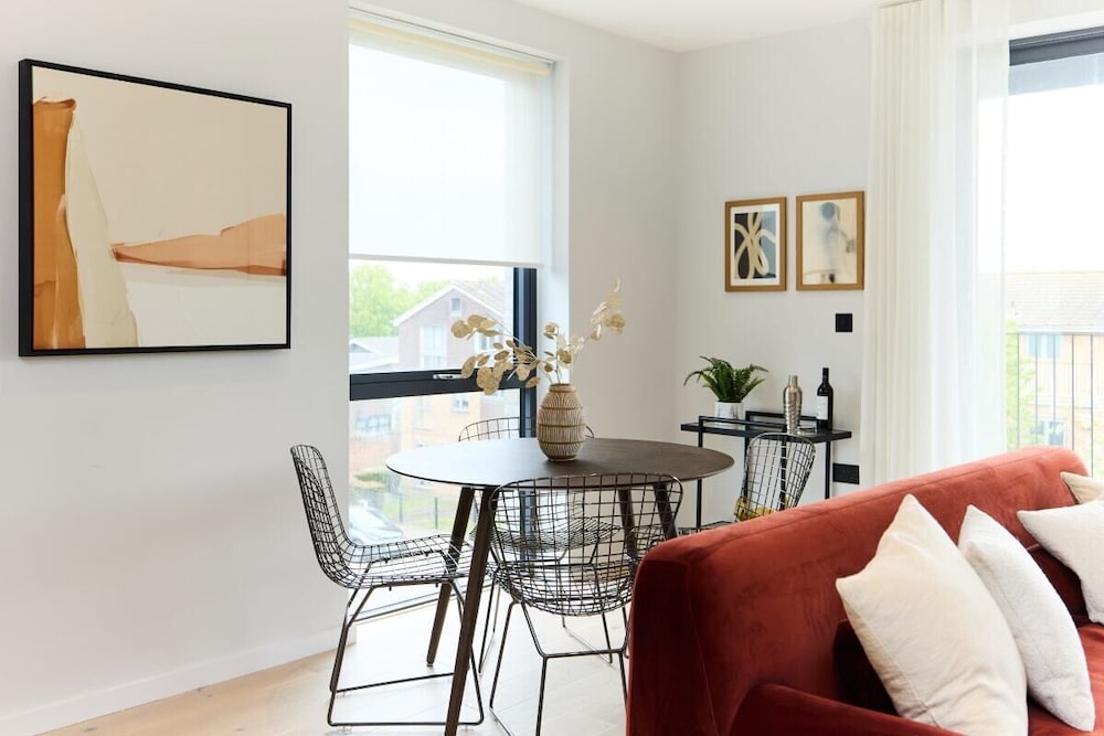 The Brondesbury Scenery - Bright 1bdr Flat With Balcony + Parking