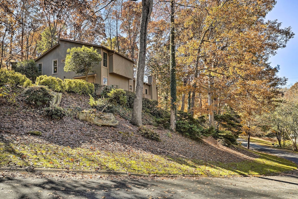 Hilltop Marietta Apt w/ Custom Design & Decor! view 5