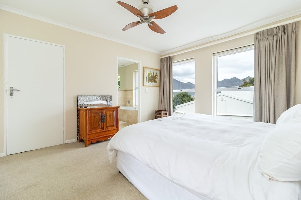 3 Bedroom Family Home - Houtbay