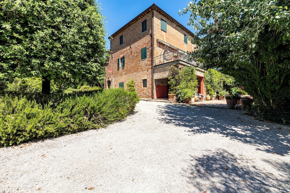 Amazing Villa Near The Lake With Pool view 2