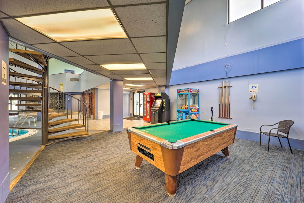 Furnished Deck + Resort Perks: Beech Mtn Retreat!