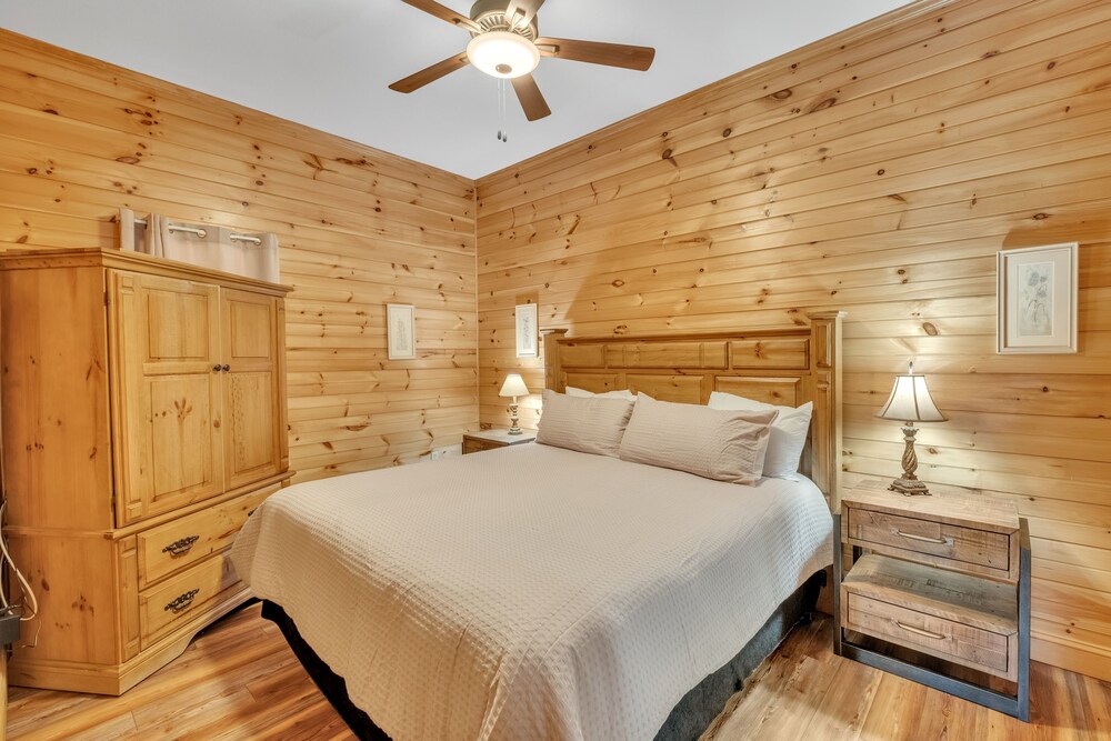 Heavenly Views - Amazing Mountain Views 8 Bedroom Cabin by Heavenly Views Resort view 2