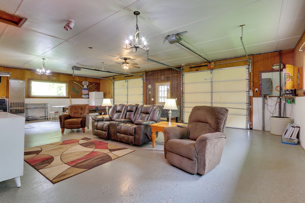 Quaint Zanesville Home w/ Game Room & Yard! view 4