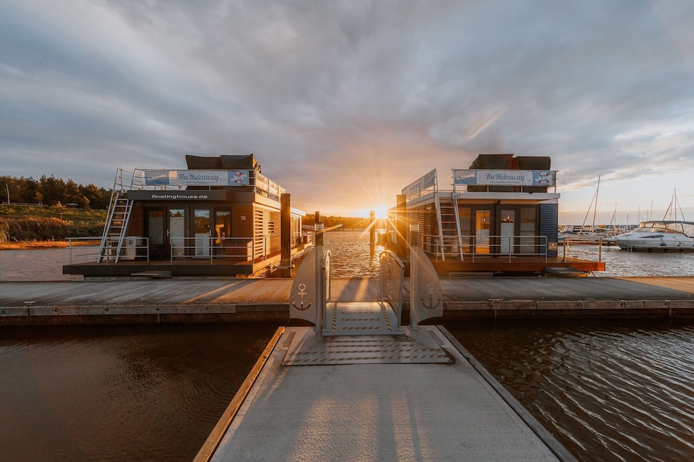 Hausboot am See