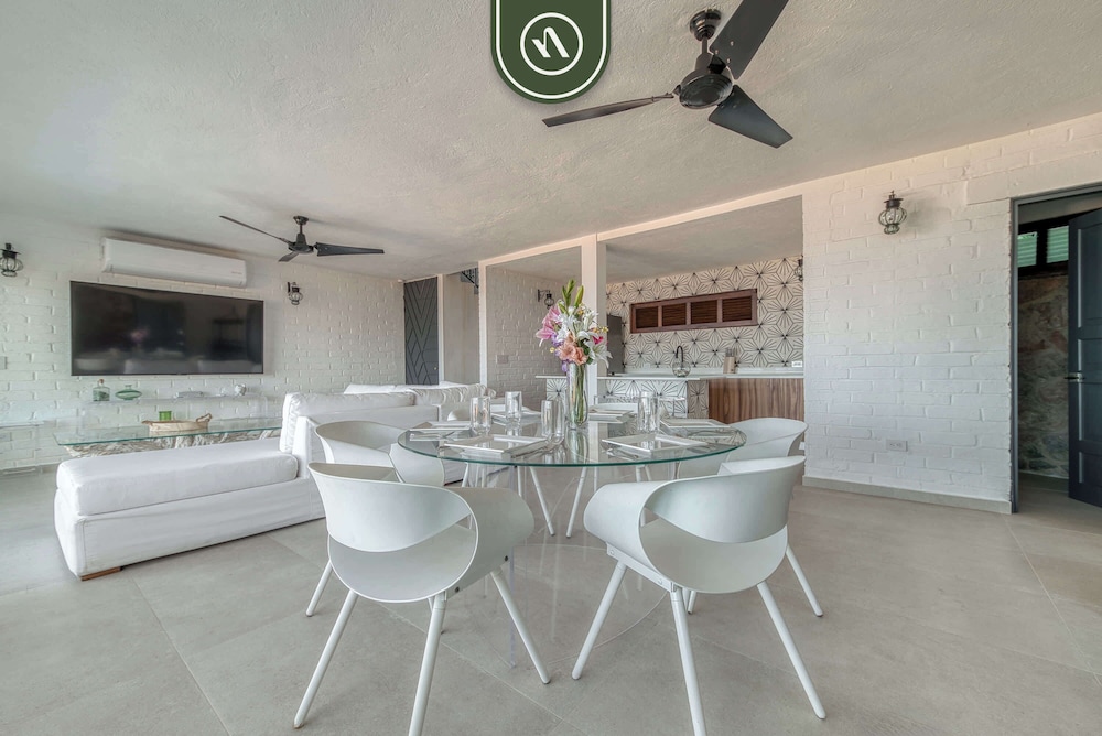 Oceanview 2 BR Unit- Steps Away From Beach - Pool