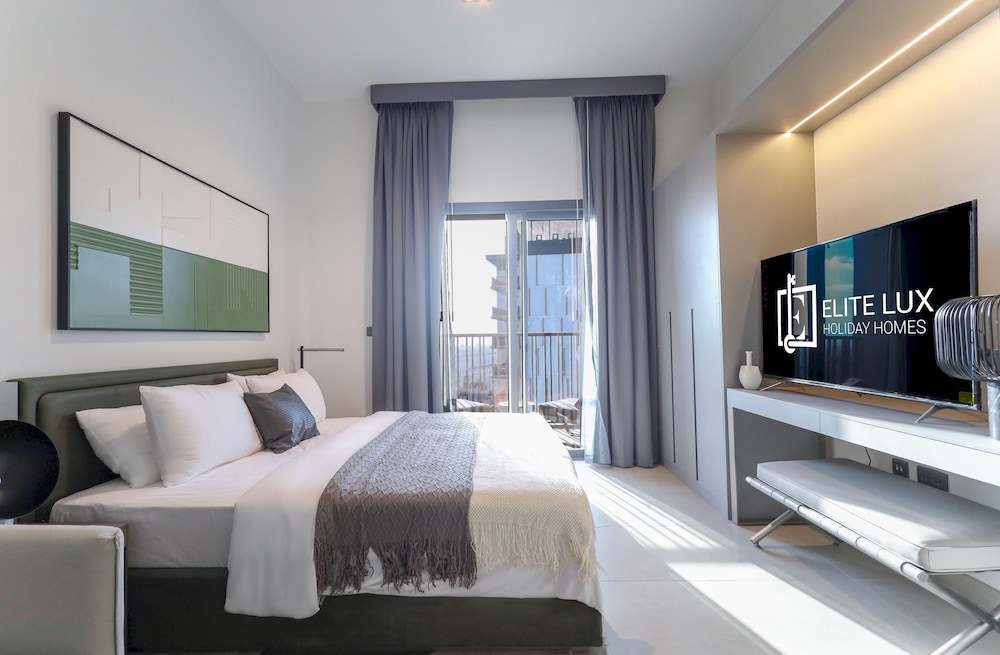 Elite LUX Holiday Homes - Modern Studio in MAG City Dubai