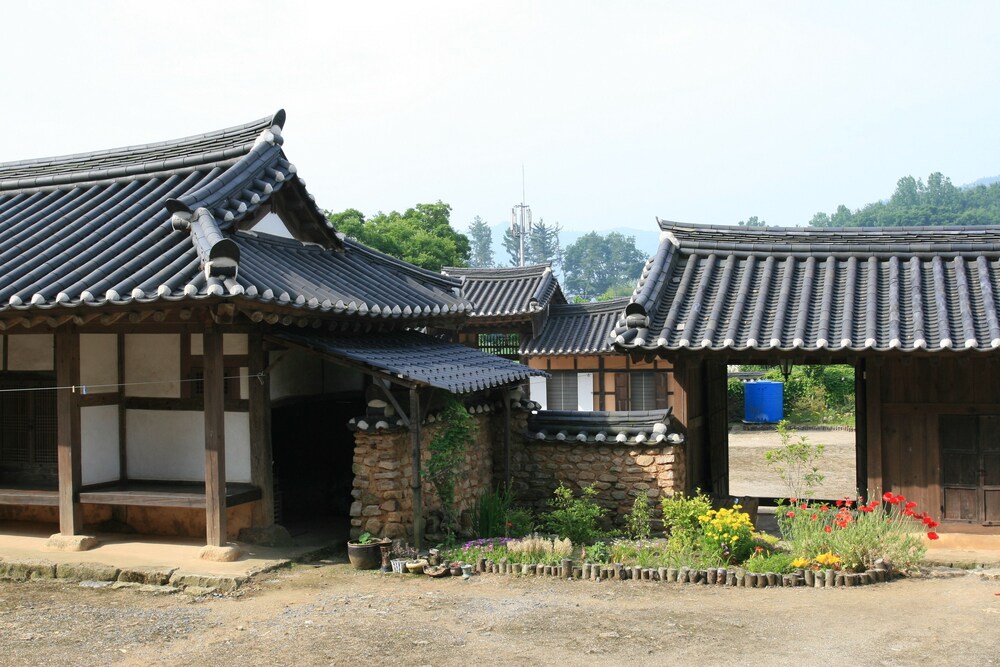 Yi Jin-rae's Historic House