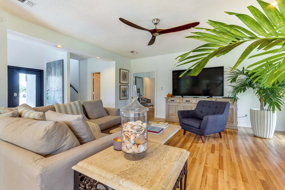 Luxe Gulf Breeze Home w/ Patios - 4 Mi to Beaches! view 4