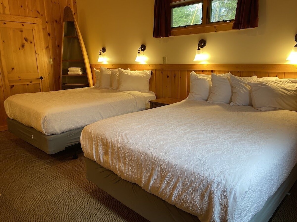 Gunflint Lodge & Outfitters