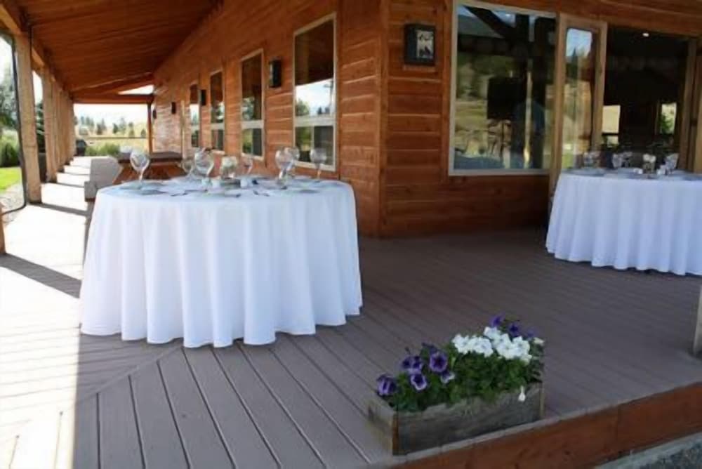 RiverStone Family Lodge