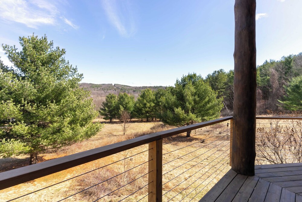 Secluded w/ Deck Views, Hot Tub, & Ping Pong Hudson in the Berks by Avantstay