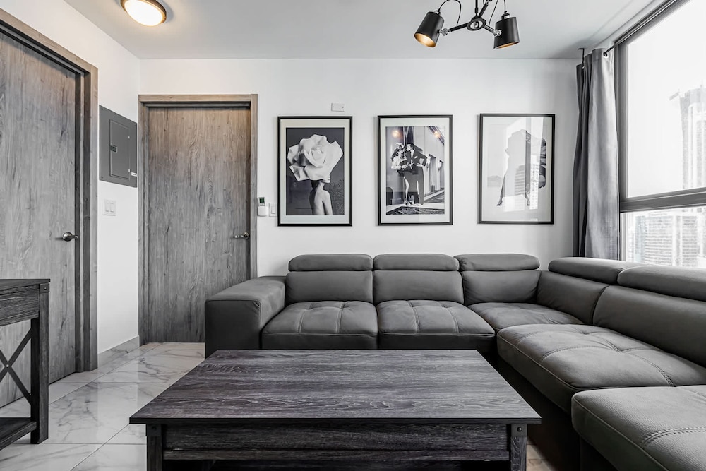 w Brilliant 1BR w Beautiful View in Calle 50