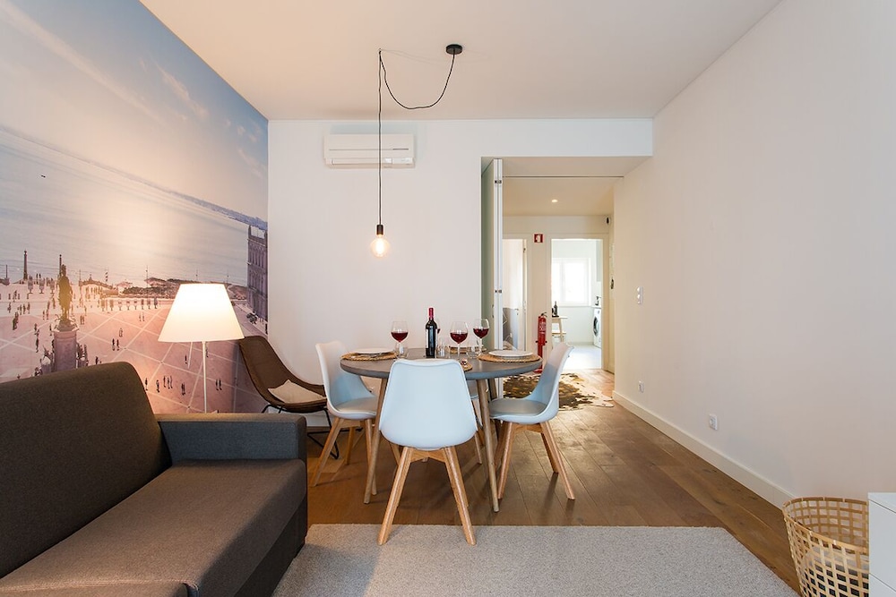 JOIVY Chic 1-bed flat, moments to Rato subway