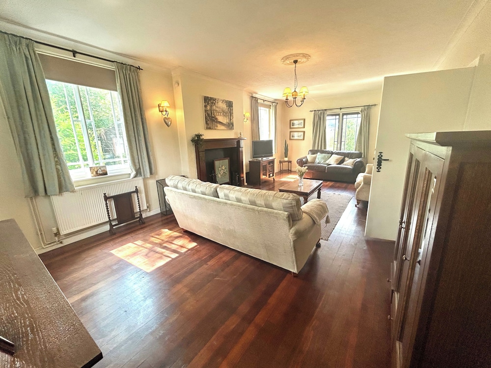 Private Lincoln Retreat - 4 Bedroom House