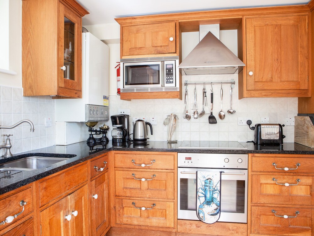 Hydeaway, 7 Grafton Towers view 2