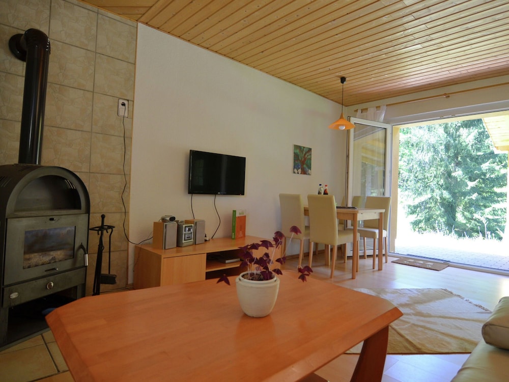 Cosy Apartment With Covered Porch