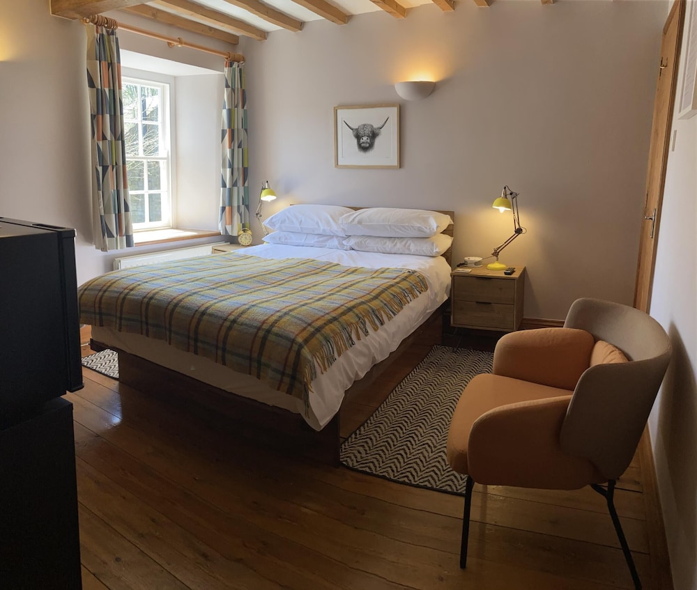 Riverside B & B